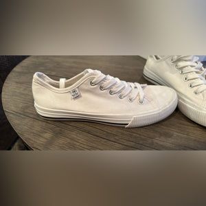 Hurley White Sneakers. Size 6.
